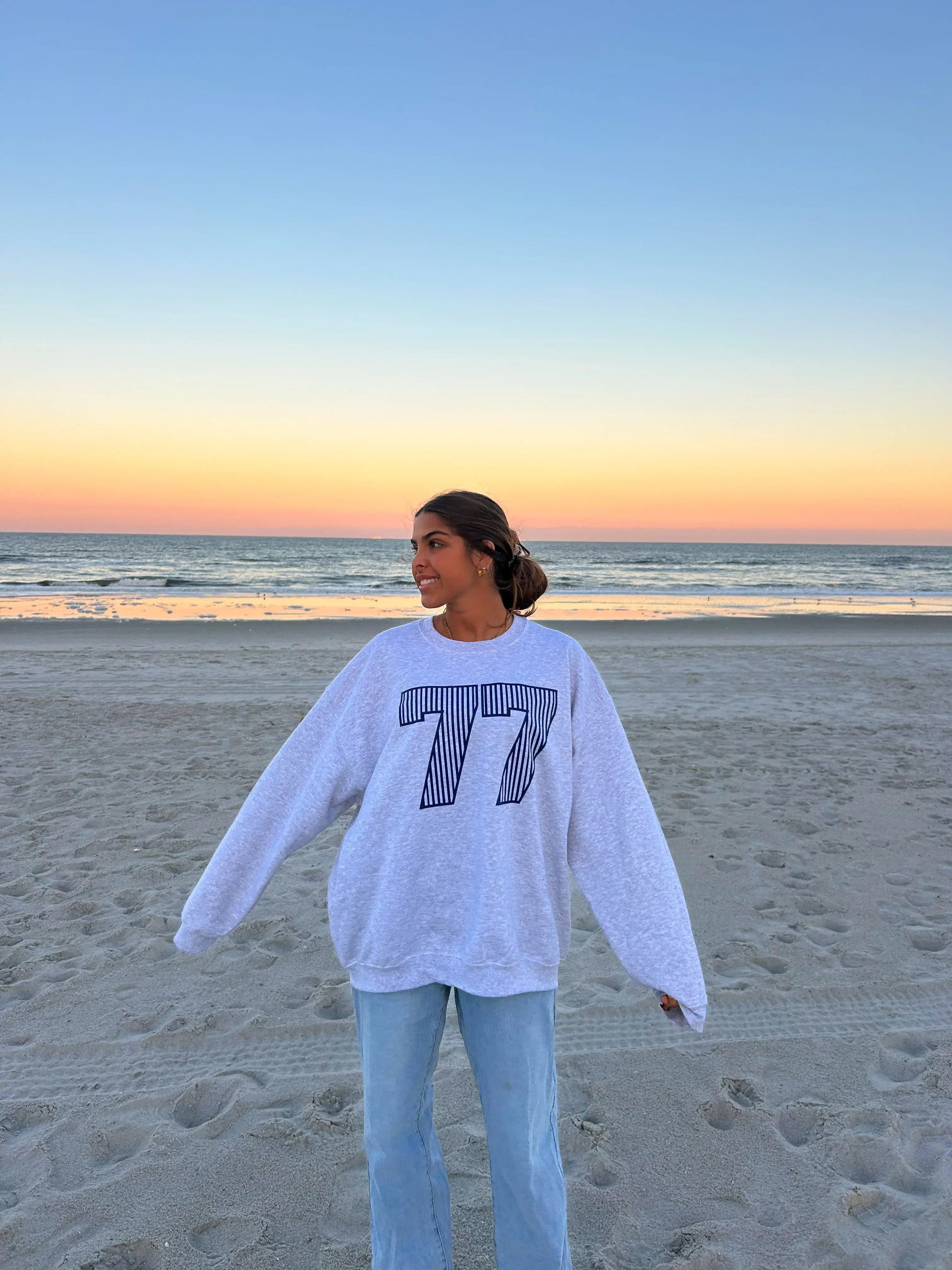 77 CREWNECK