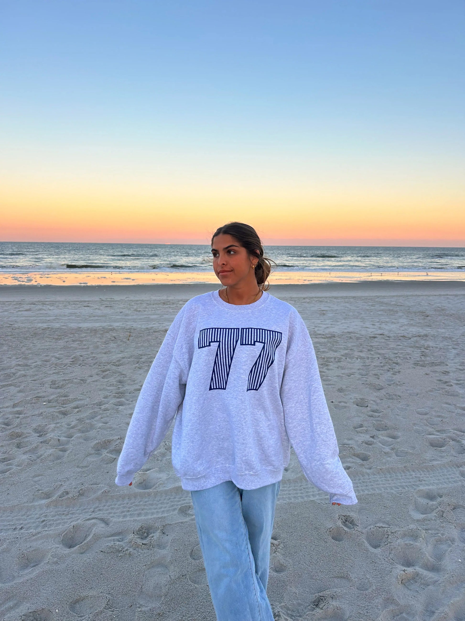 77 CREWNECK